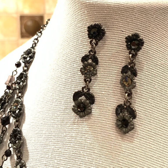 XSOLDX Matching Crystal Necklace & Earrings Set - Picture 5 of 8